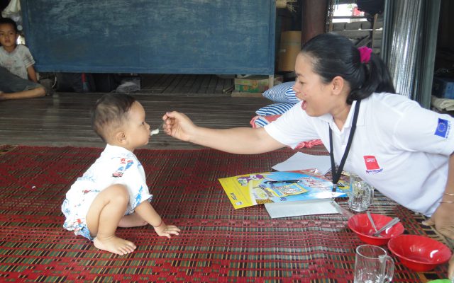 Awareness-raising at home in Cambodia ©Gret