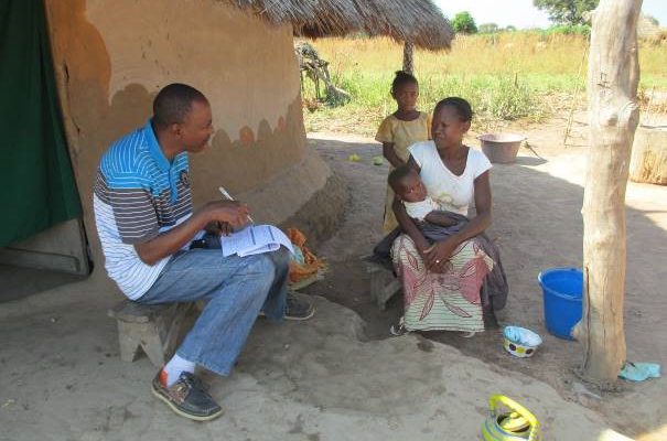 Visite à domicile en Guinée ©Gret