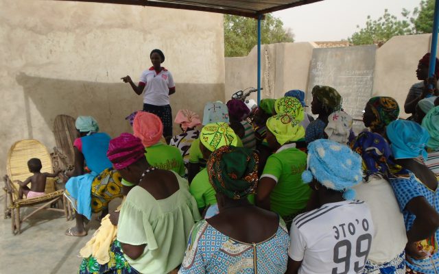 Awareness-raising in group in Burkina Faso ©Gret