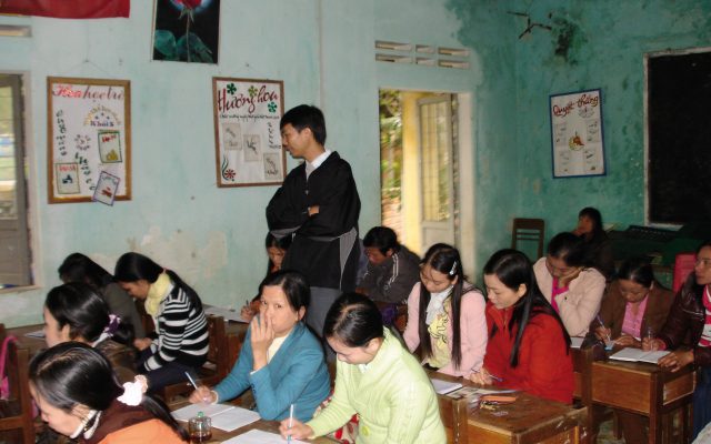 Volunteers training in a women association, Vietnam ©Gret